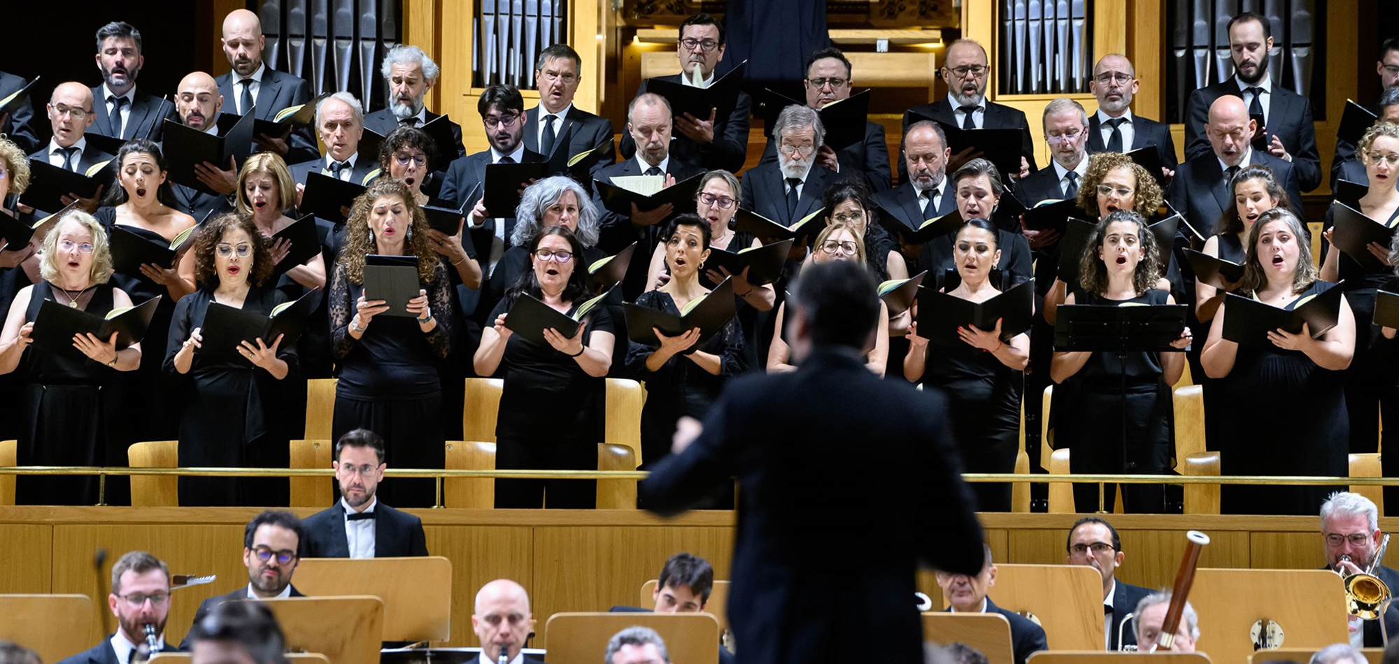 AFKHAM DIRIGE A LA OCNE “UN SUPERVIVIENTE DE VARSOVIA” DE SCHÖNBERG, SÍMBOLO MUSICAL DEL HOLOCAUSTO, JUNTO A OBRAS DE MENDELSSOHN Y SHOSTAKÓVICH