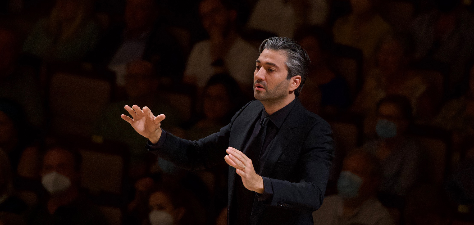 David Afkham seguirá al frente de la Orquesta y Coro Nacionales de España