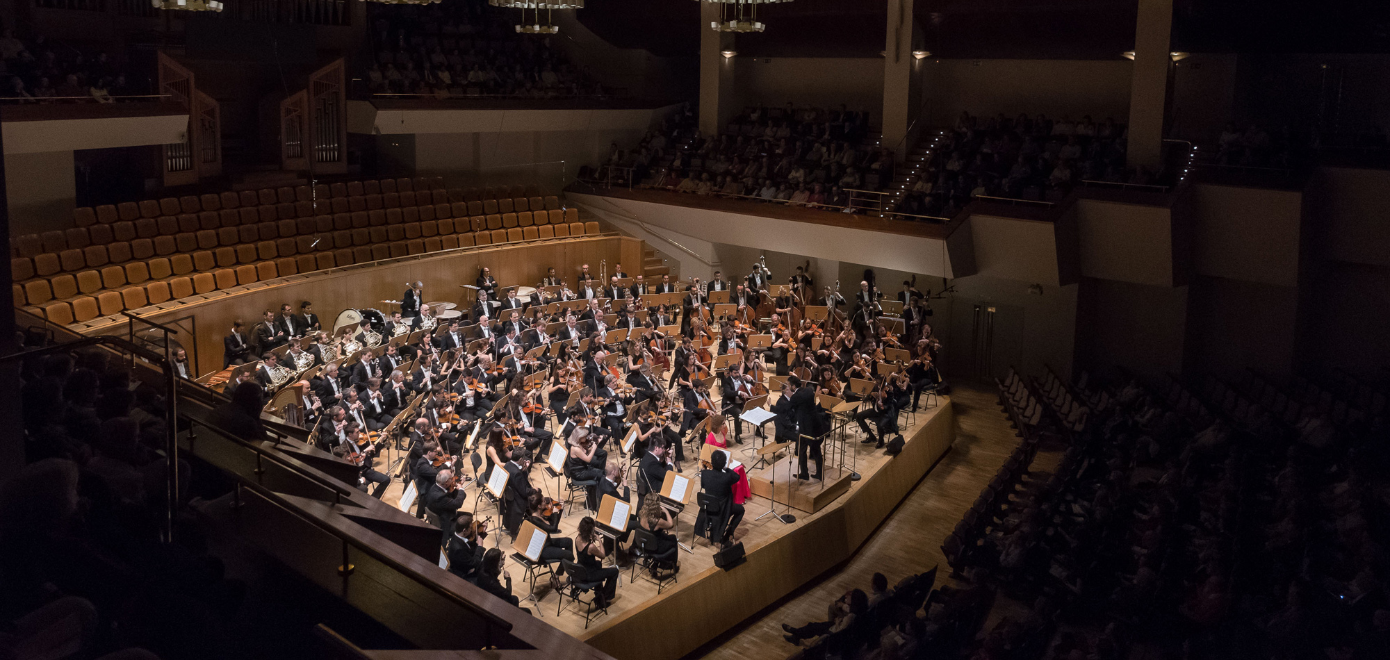 FIN DE CURSO MAHLERIANO DE LA ONE EN GRANADA: DAVID AFKHAM DIRIGE LA SÉPTIMA SINFONÍA Y EL ESTRENO ABSOLUTO ENCARGO DEL FESTIVAL DE UR-NACHTMUSIK, DE TOMÁS MARCO