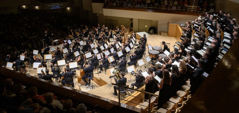 LA OCNE Y DAVID AFKHAM CLAUSURAN LA TEMPORADA CON LA OCTAVA SINFONÍA DE MAHLER, DE LOS MIL, PARA CONMEMORAR LOS 50 AÑOS DE SU ESTRENO EN ESPAÑA